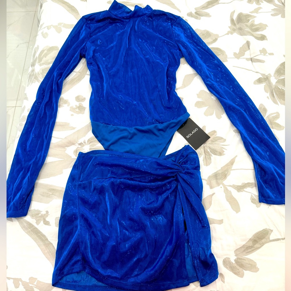 SOLADO
Open Back Long Sleeve Bodysuit Split Hem Skirt Set